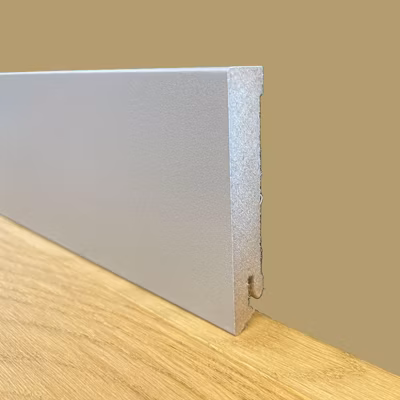 96ml de PLINTHE CARRÉE en FIBRE DE BOIS COMPACTE 80X15 ARGENT