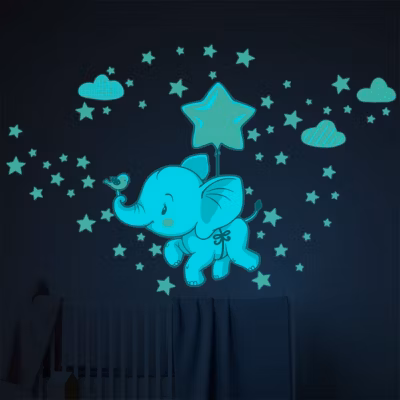 Sticker phosphorescent lumineux – ÉLÉPHANTS JOYEUX DANS LES NUAGES + 120 ÉTOILES – Autocollant mural plafond enfant – 105x80cm