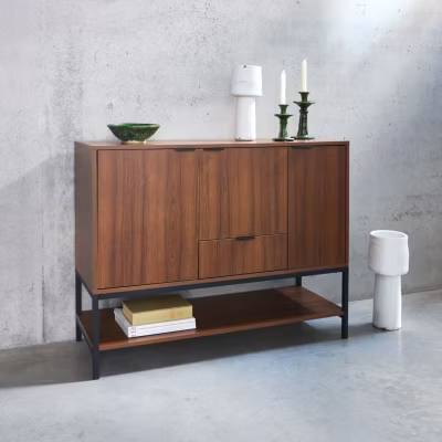 Buffet bas en décor noyer et pieds et poignées en métal noir L110cm – buffet haut. vaisselier. 3 portes. 1 tiroir et 3 étagères