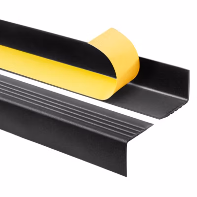 Nez de marche PVC 50×42 mm QUEST, profil autocollant antidérapant – 165 cm, noir-argent