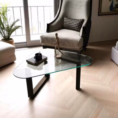 Table basse en verre forme triangulaire pied labyrinthe ANZIO