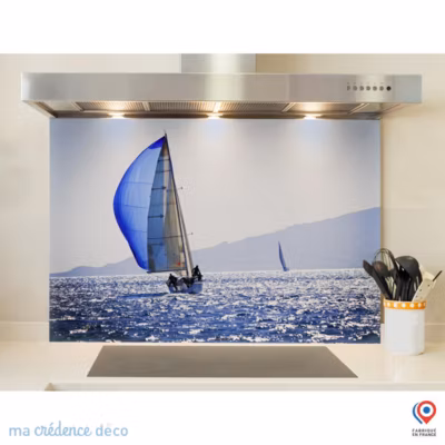Crédence cuisine fond de hotte Mer et bateau 2 – Verre trempé – L 70 cm x H 60 cm – MaCrédenceDéco