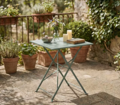 Table de jardin pliante en acier coloris vert amande 2 places florence – Ozalide