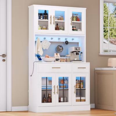 Buffet avec 6 Portes et 2 Tiroirs – Étagères Réglables avec Éclairage LED et Prise, Poignées Métal Doré, MDF – Blanc