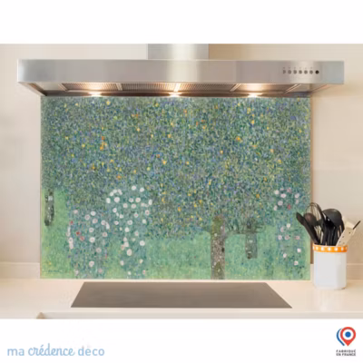 Crédence cuisine fond de hotte Gustav Klimt, Rosiers sous les arbres – Verre trempé – L 90 cm x H 60 cm – MaCrédenceDéco